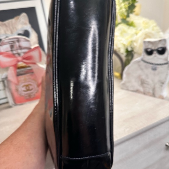 Gucci Elegant Black Patent Leather Bag with Bamboo Handle - Picture 8 of 16